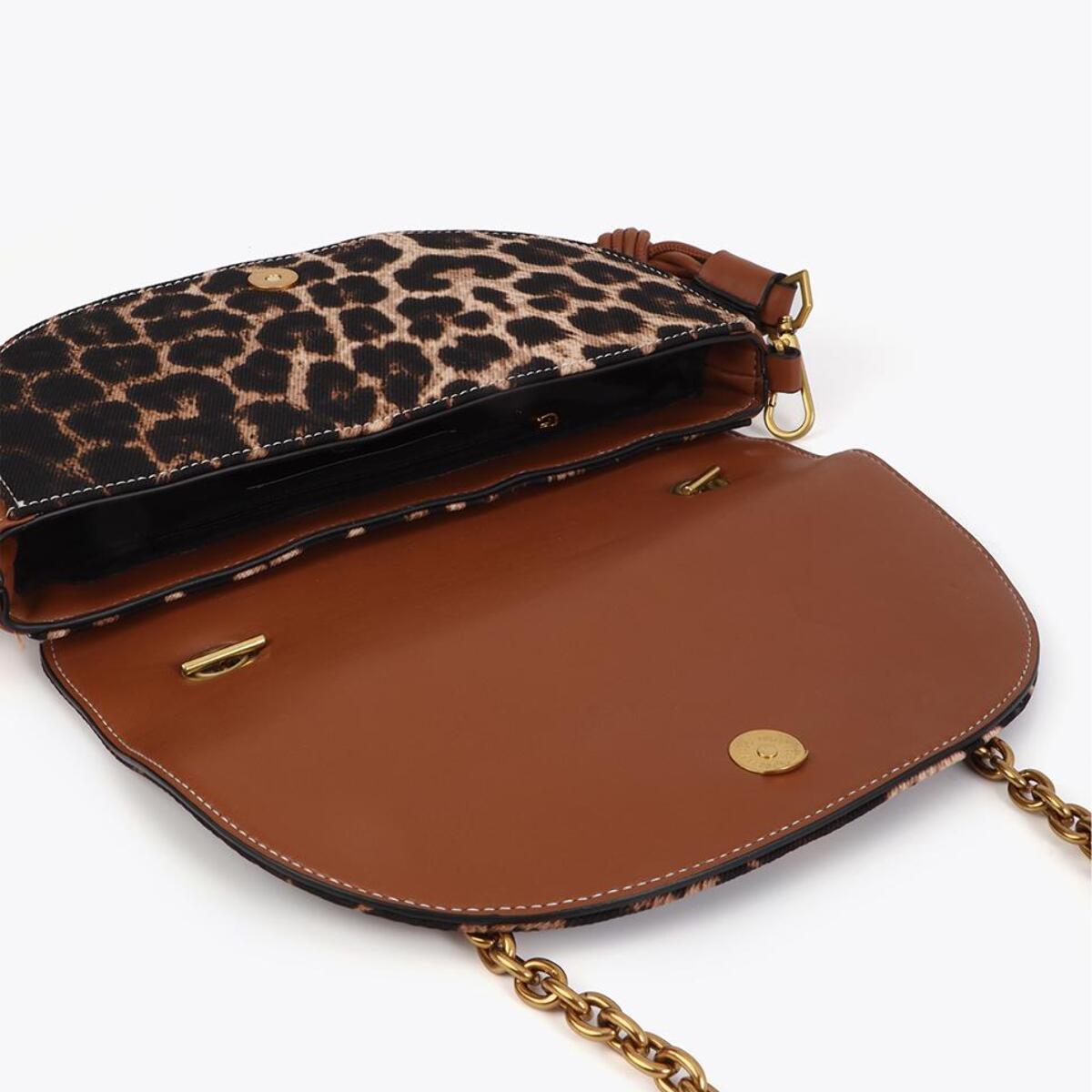 Borsa a mezzaluna con stampa leopardata ed effetto pelle