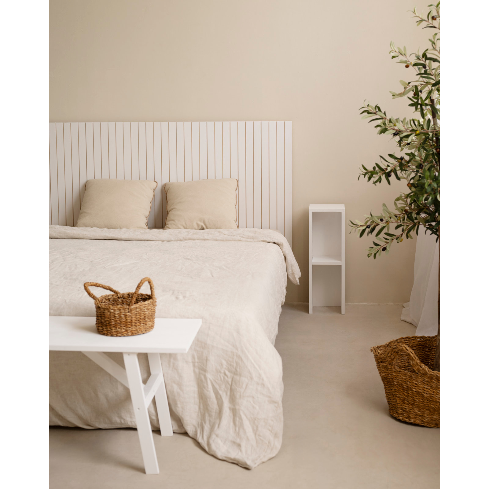 Cabecero ranurado de madera maciza tono blanco de varias medidas