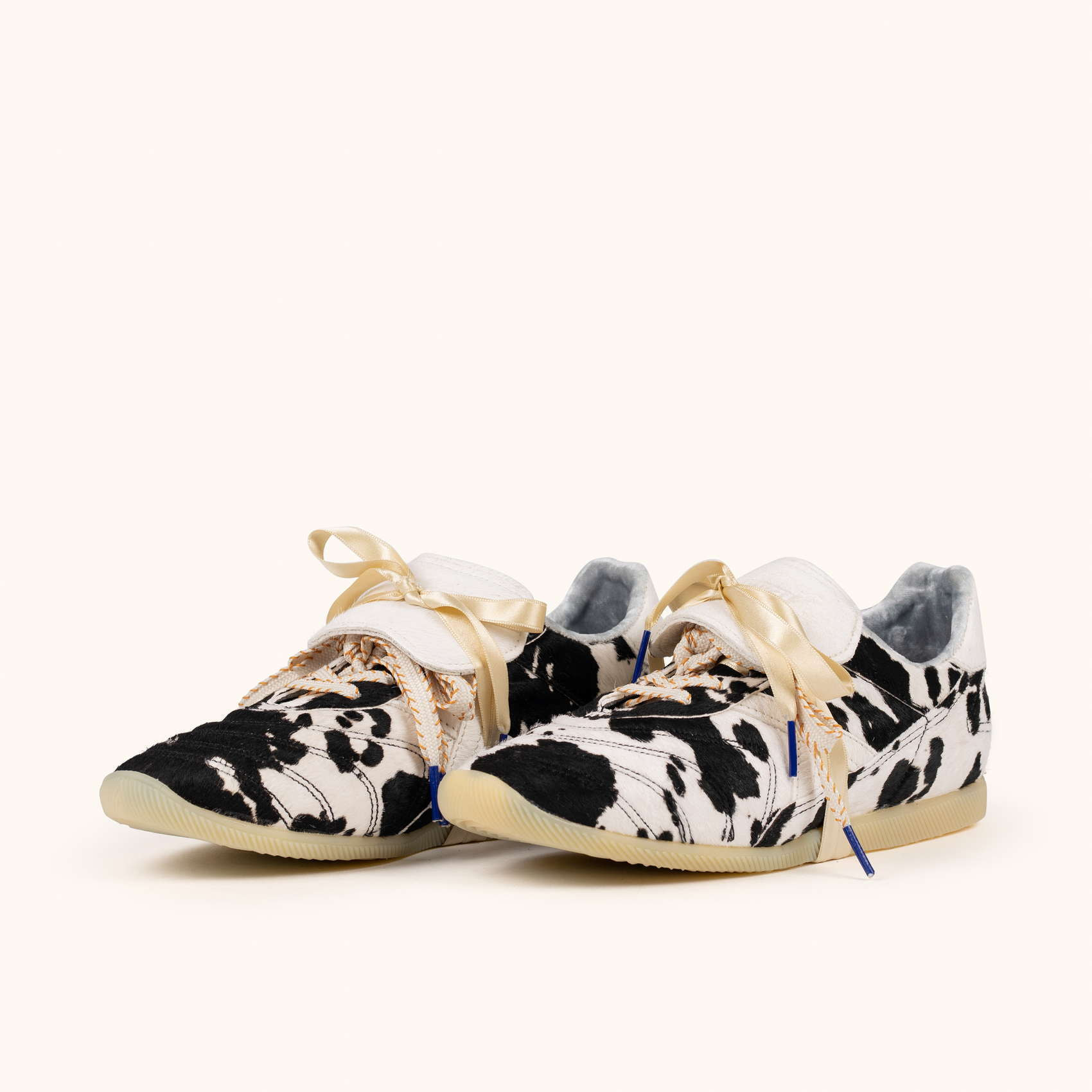 Sneakers de Estilo Fútbol Retro-Futuro con Estampado de Vaca Blanco y Negro MUNICH MUNDIAL STRADA COW 02