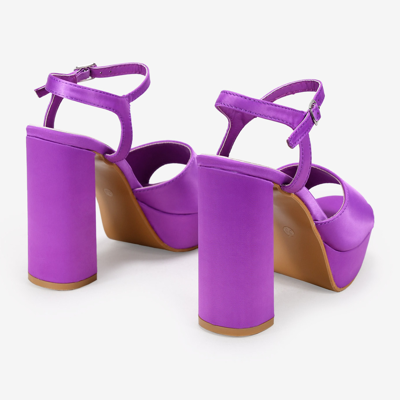 Sandalias de tacón lila en satén con plataforma