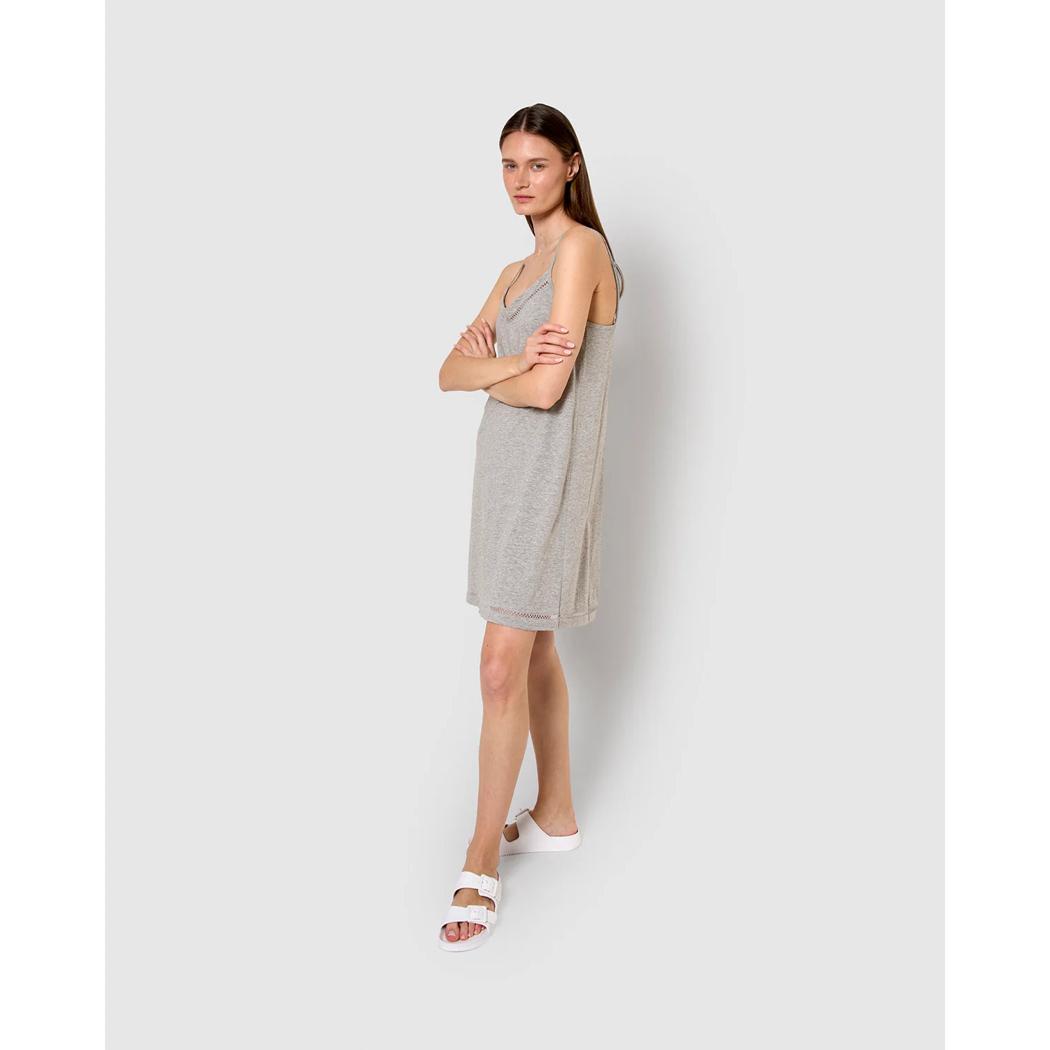 Camisón corto tirantes vainica gris