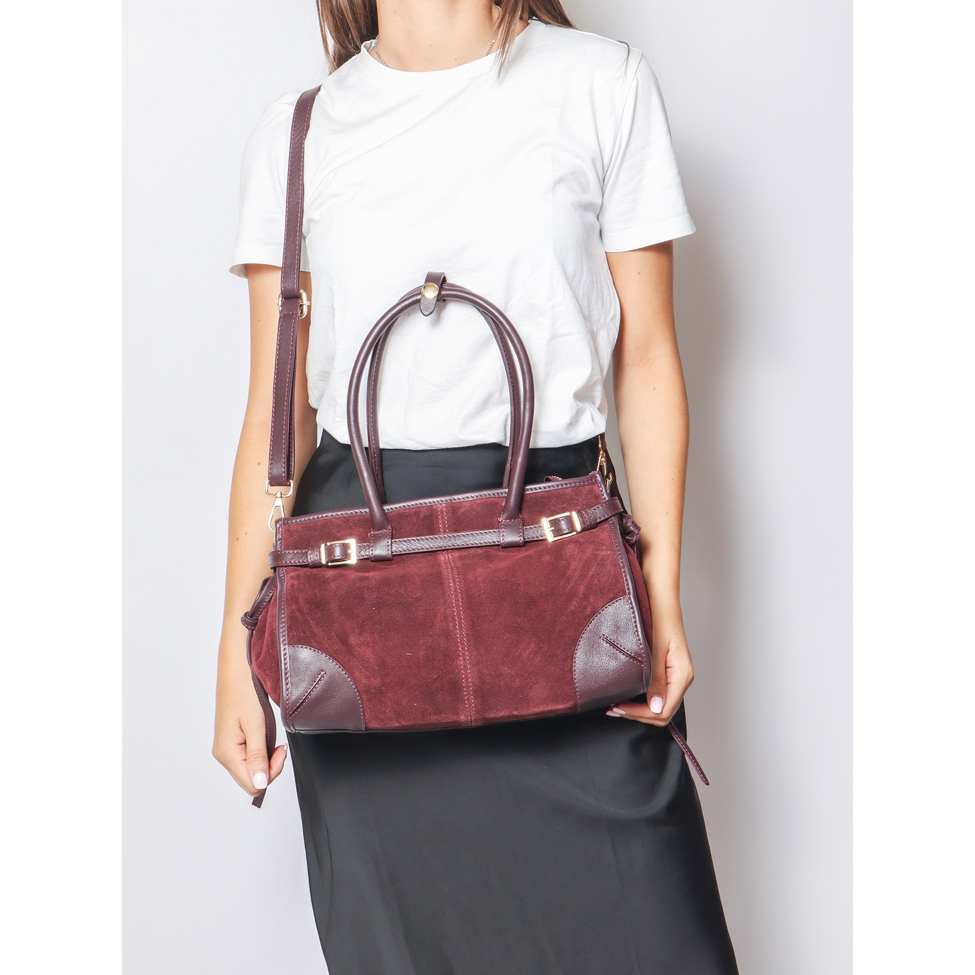 Borsa a spalla da donna Made in Italy - Modello Novara Ultra - Pelle scamosciata - 31.5 x 20.0 x 14.0 cm