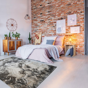 tapis moderne gris et taupe aux motifs abstraits