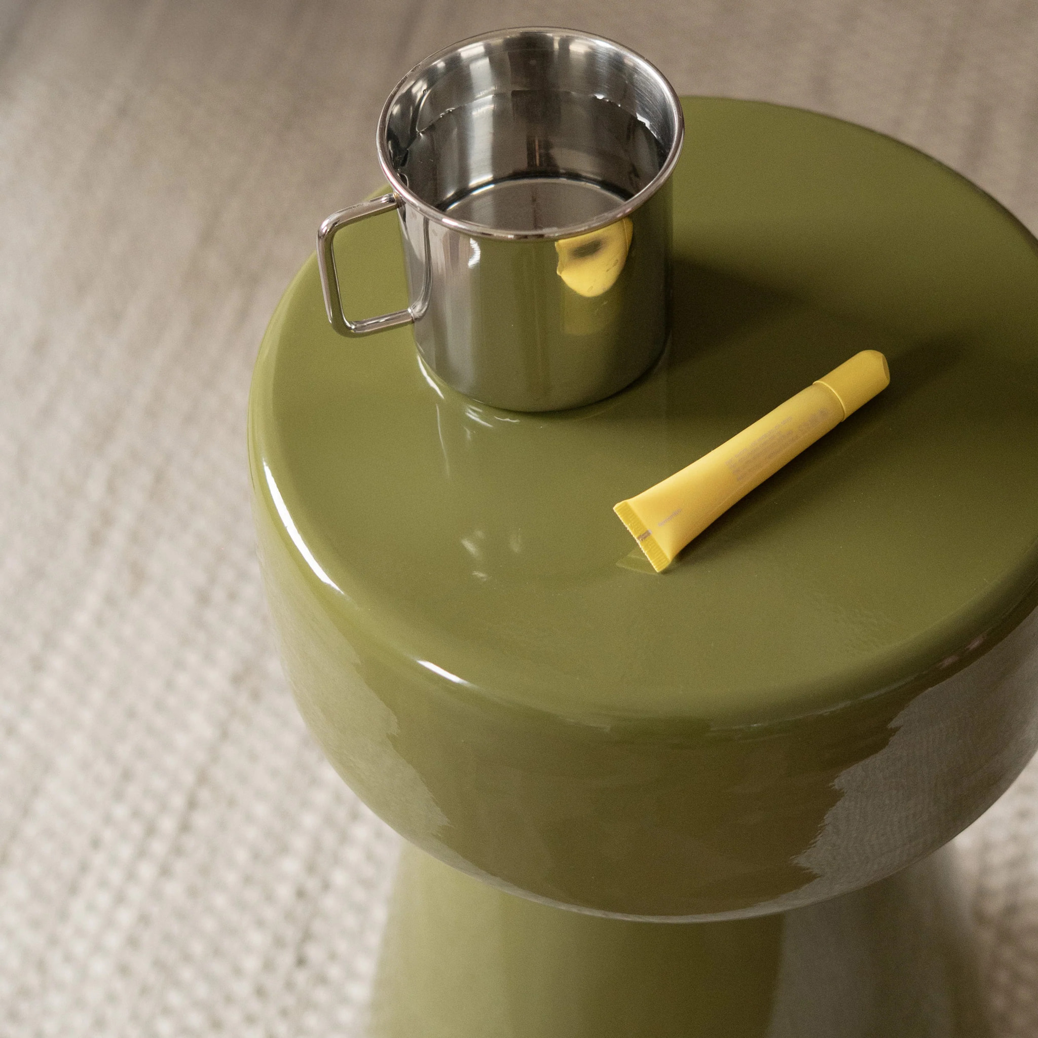 Table d'appoint ronde en métal vert kaki D30 cm - Athéna