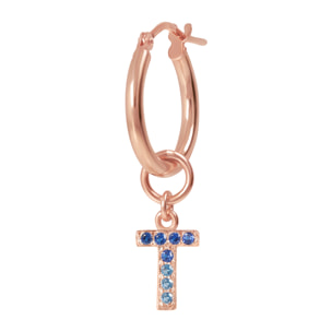 Orecchino a Cerchio con Ciondolo Lettera T in Pavé di Cubic Zirconia Blu