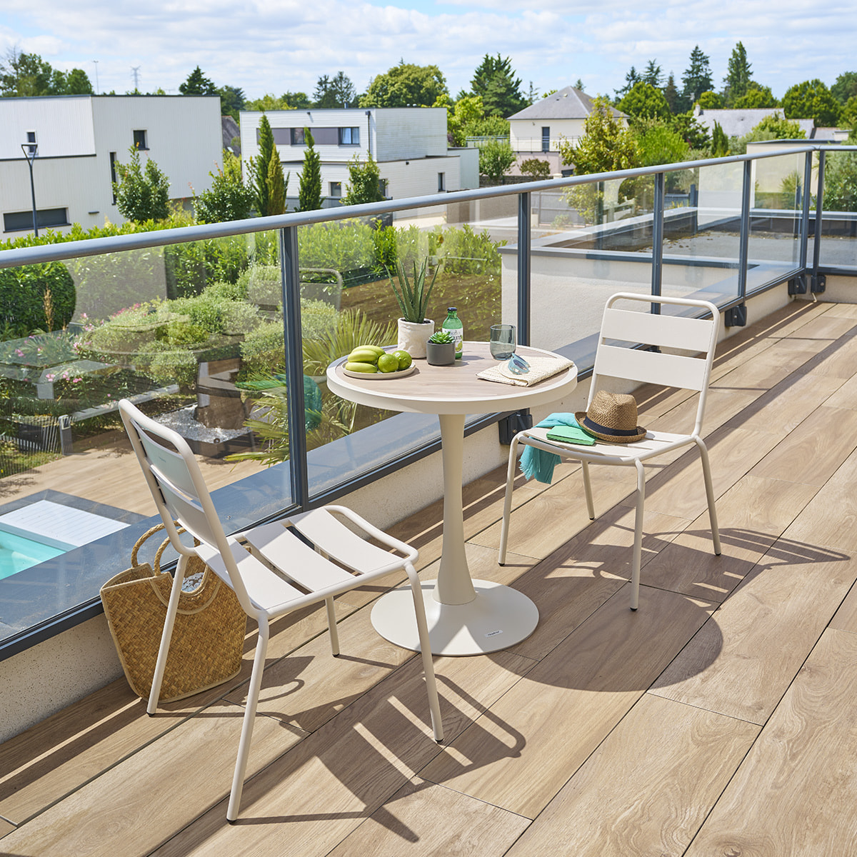 Table de jardin bistro "Ovialon" effet bois argile & lin en aluminium