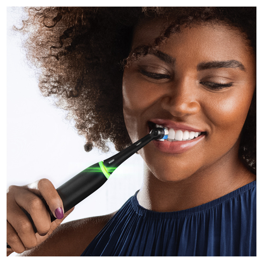 Oral-B iO 4 - Duo Avec Etui de Voyage - Noire et Blanche - Brosses à dents électriques connectées