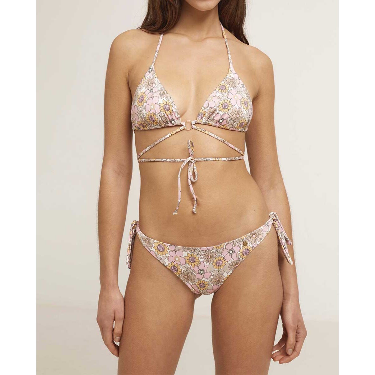 Top de bikini triángulo con cruce estampado