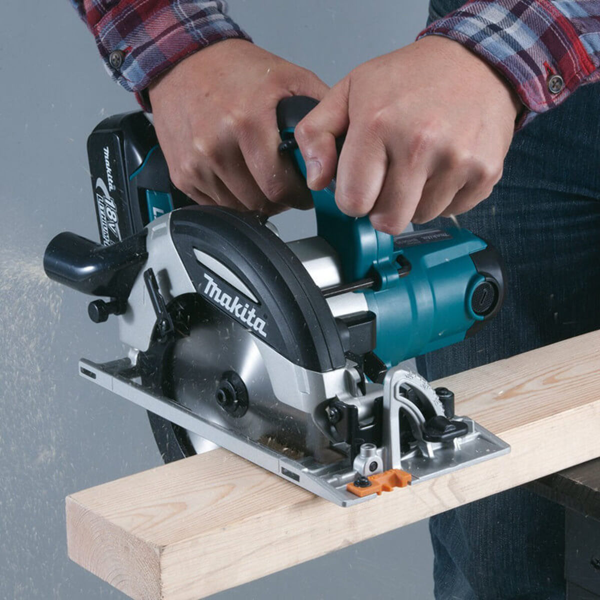 Sierra circular 18 V Li-Ion Ø 165 mm MAKITA - Sin batería ni cargador - DHS630ZJ