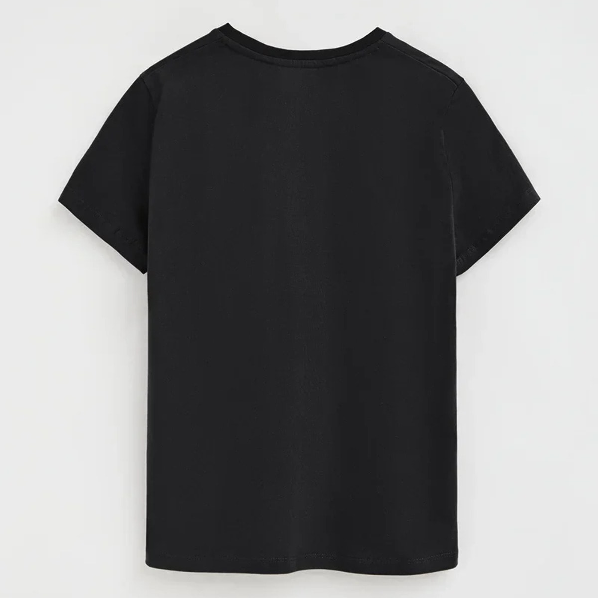 Camiseta negra de manga corta y cuello pico con bordado Rigby Go