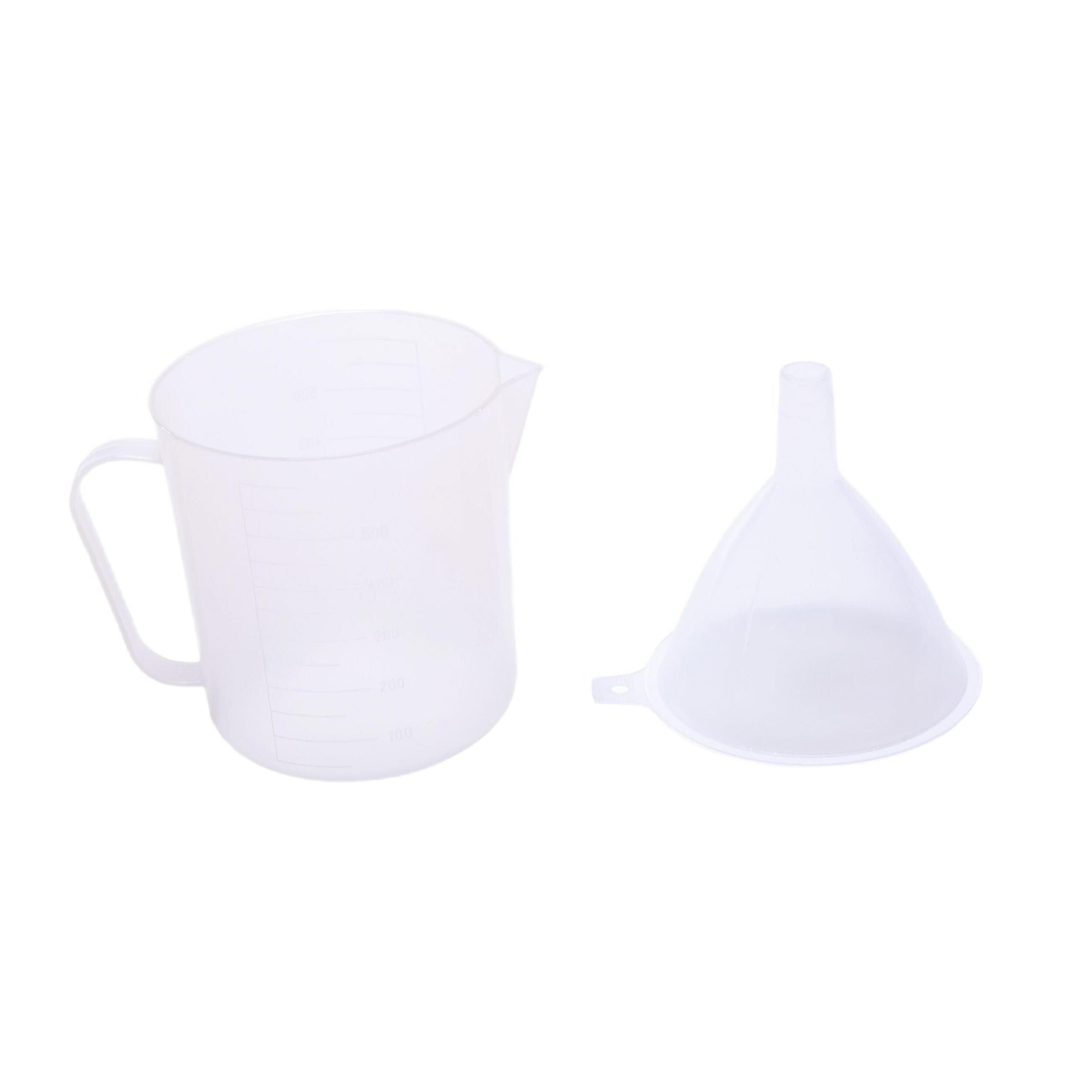 Ensemble de pichets à mesurer avec entonnoir à mesurer en blanc