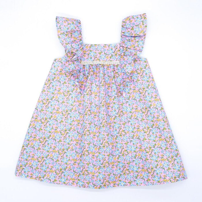 Vestido corto estampado de flores azules, volantes en las sisas,falda fruncida.