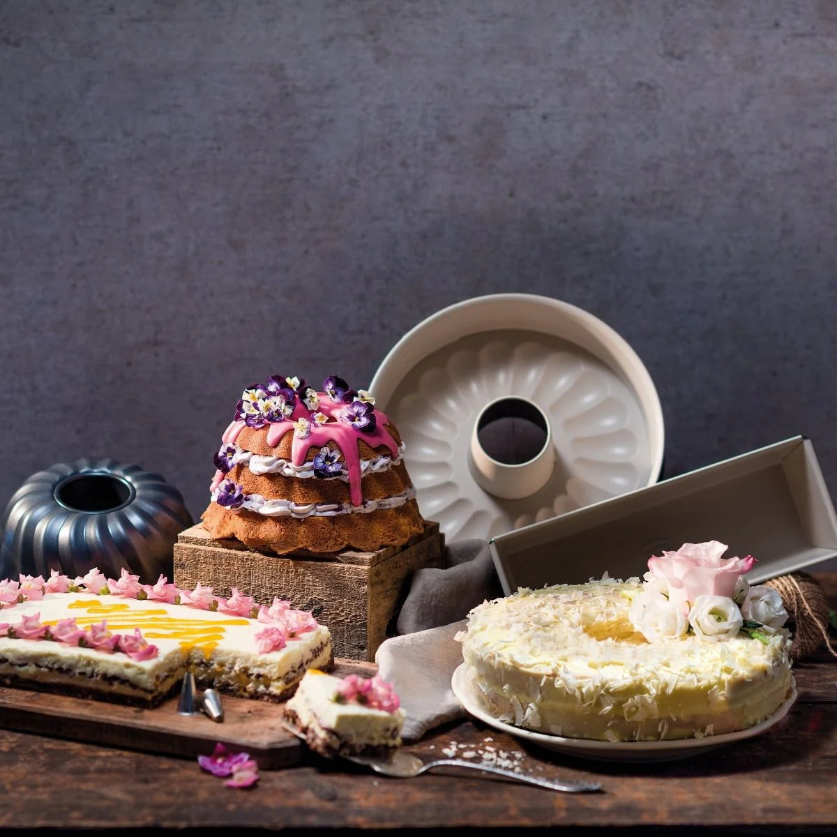 Ensemble de 4 moules à gâteaux de formes différentes de 28 à 32 cm Dr.Oetker Back-Trend