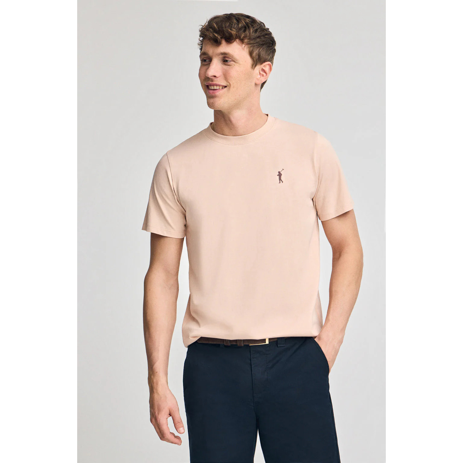 Camiseta color maquillaje de cuello redondo y Big Rigby Go engomado