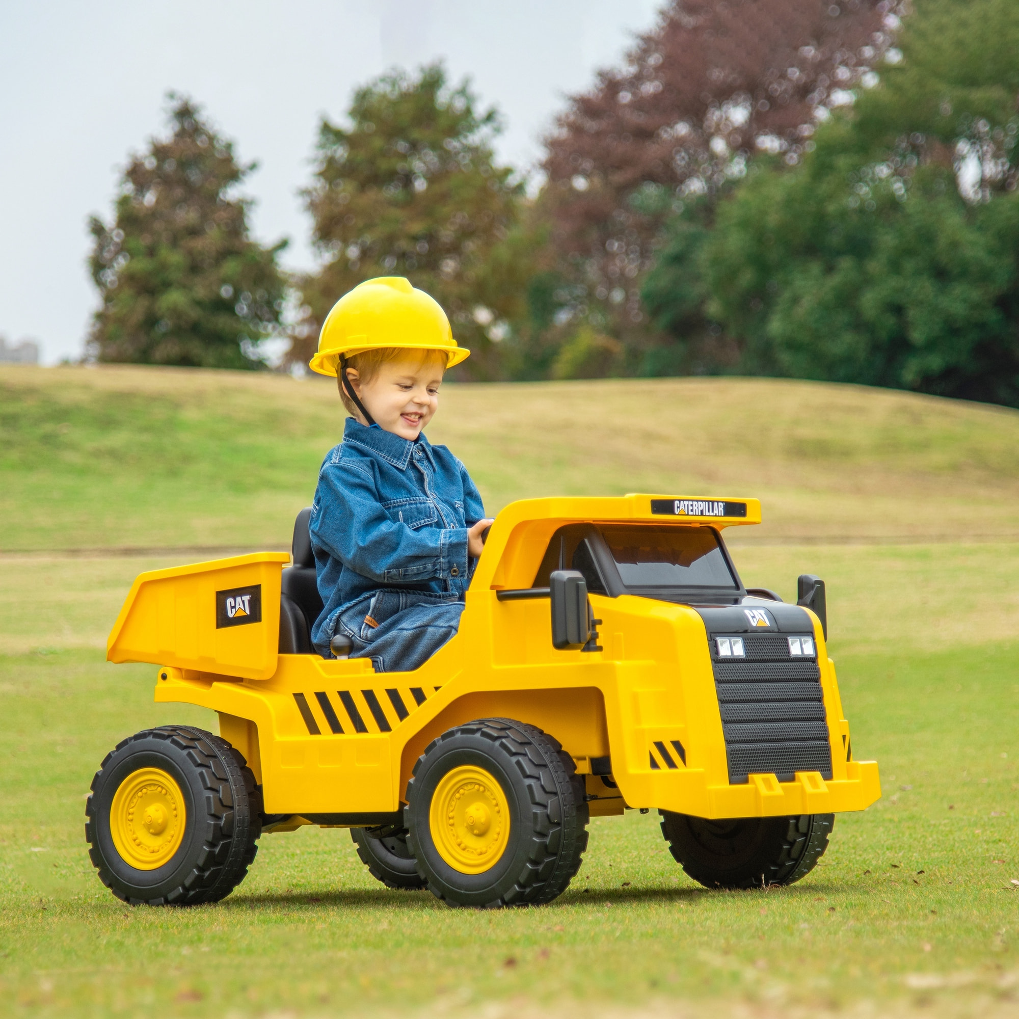 AIYAPLAY Camion Giocattolo Licenza Caterpillar con Telecomando, Fari, Secchio e Pala, 110x70.5x61.5 cm, Giallo