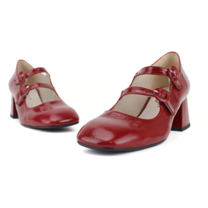 Salón de piel acharolada color rojo estilo Mary Jane. Tacón de 4 cm