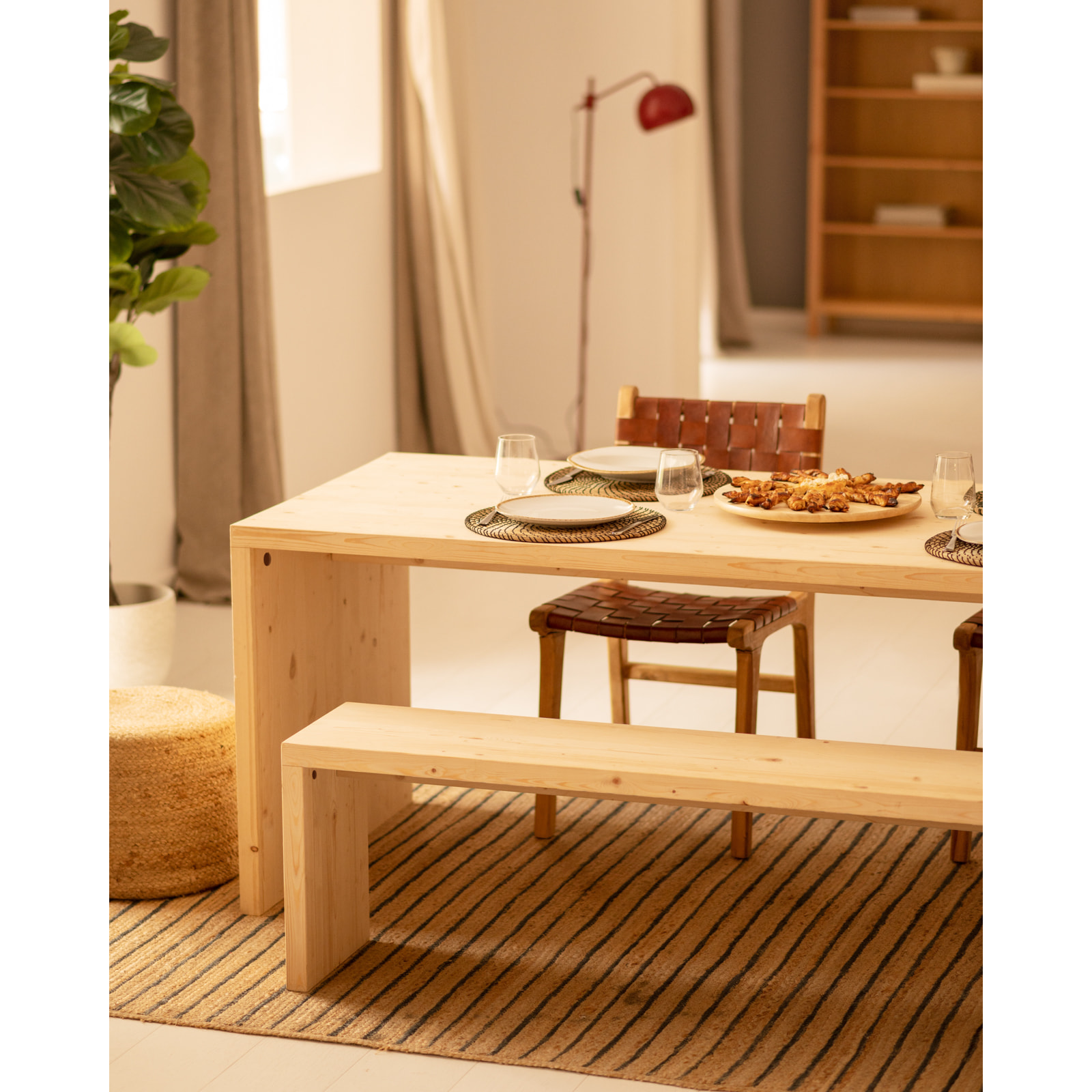 Mesa de comedor de madera maciza en tono natural de varias medidas