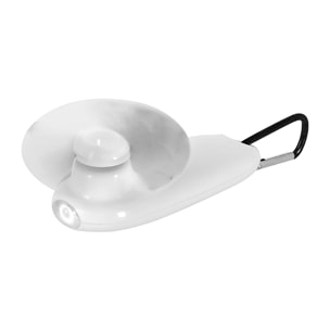 Ventilador portátil con linterna LED integrada y mosquetón para transporte.