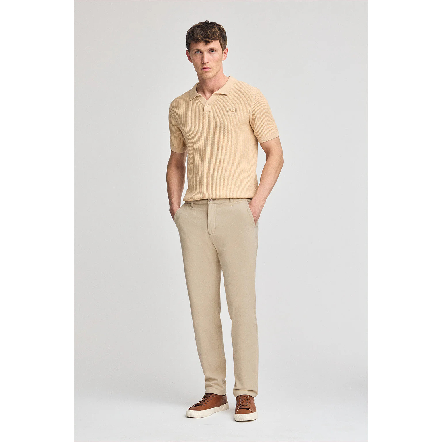 Pantalón chino Vanya color beige con bordado Polo Club