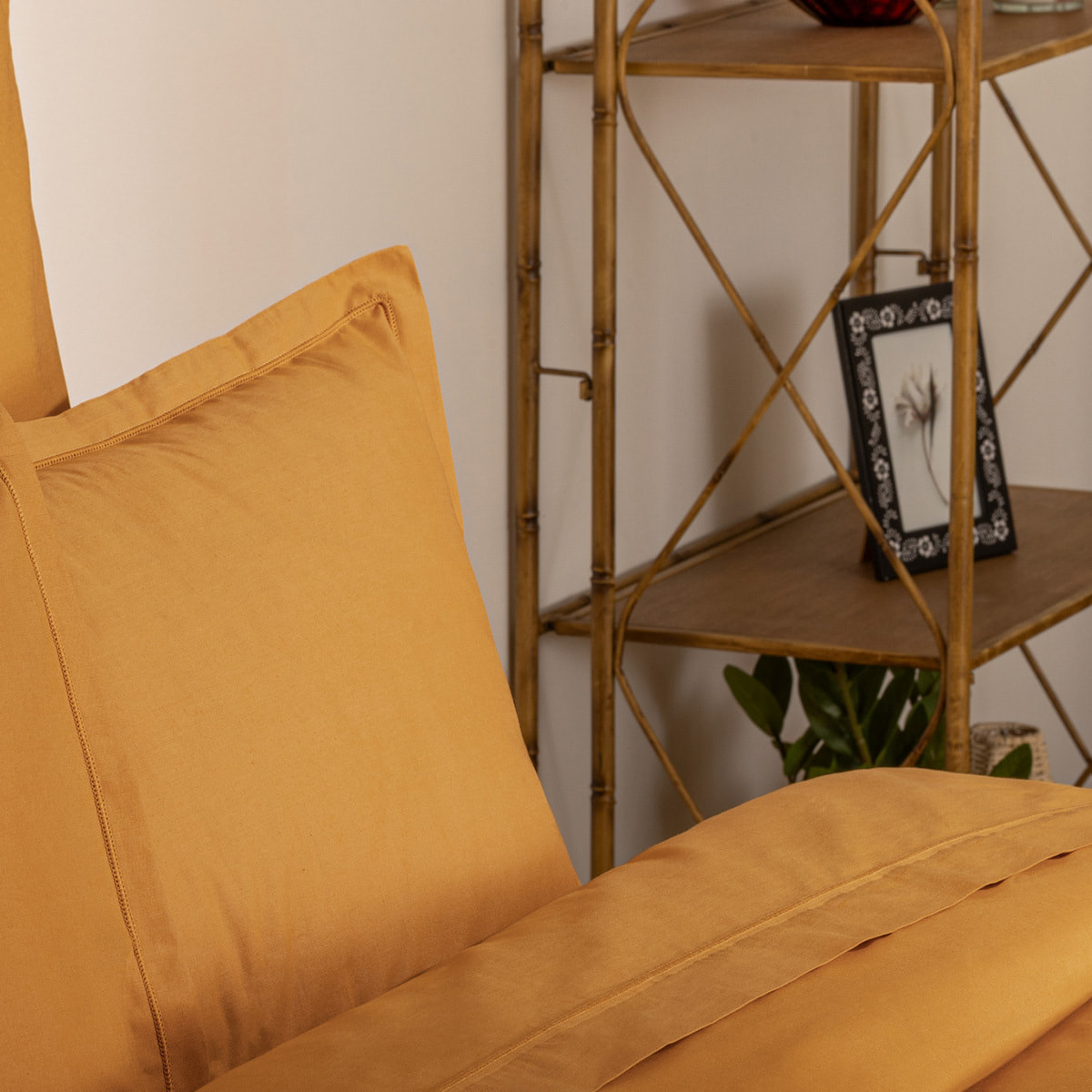 Taie d oreiller "Carina" coton 63x63cm jaune cumin