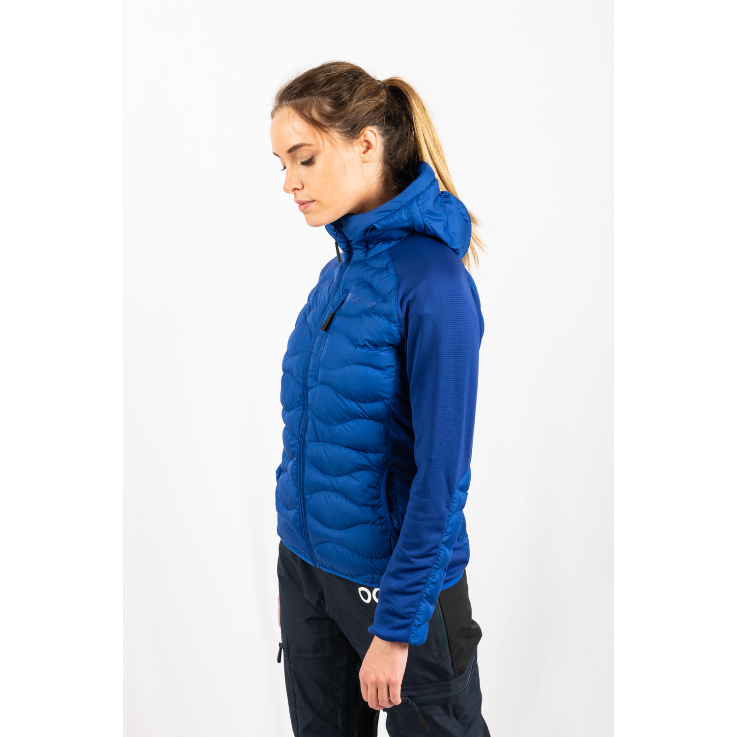 Chaqueta ECOActive Hybrid Insulated Jacket with cap Women marca ECOON - Azul