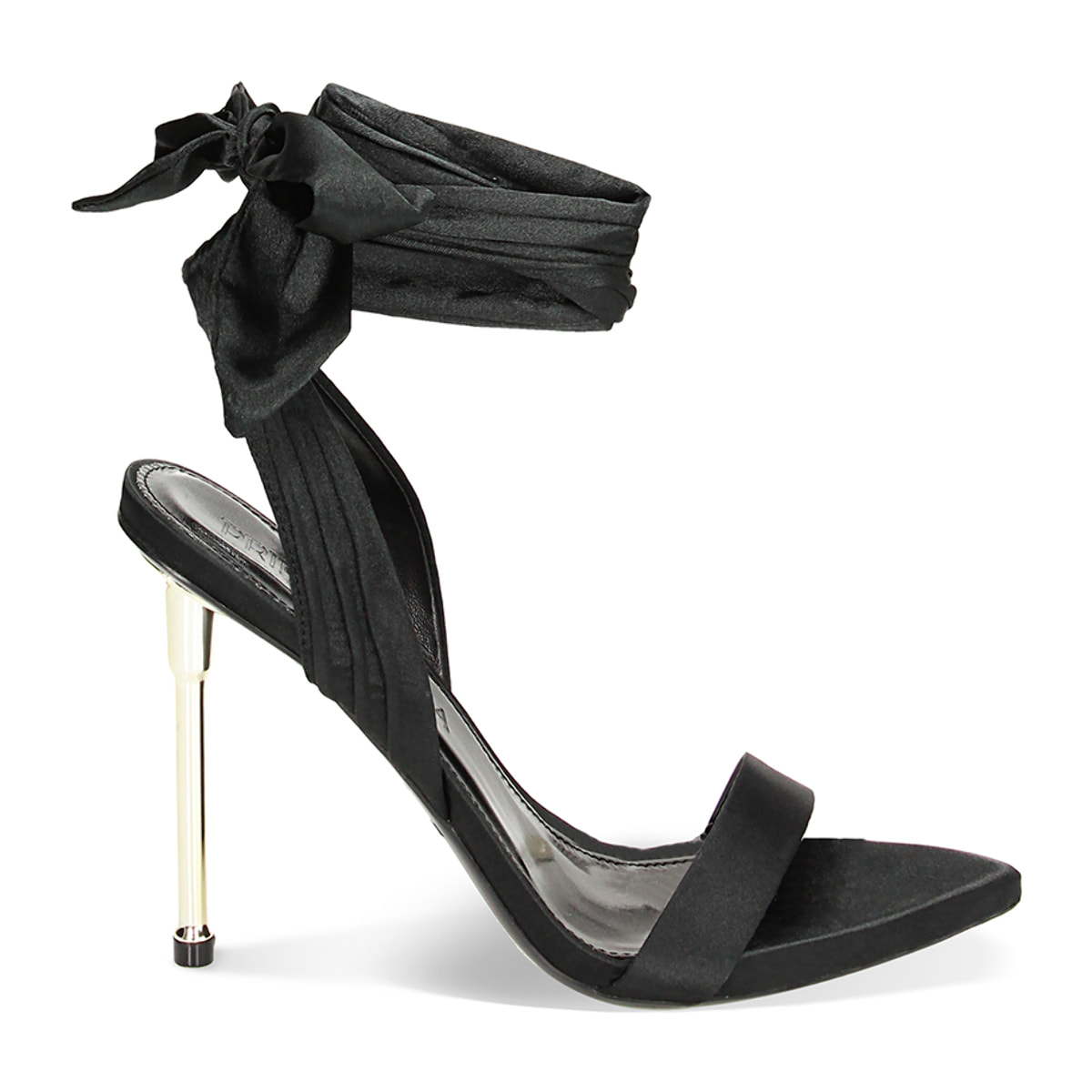 Sandalias con tacón negras en raso