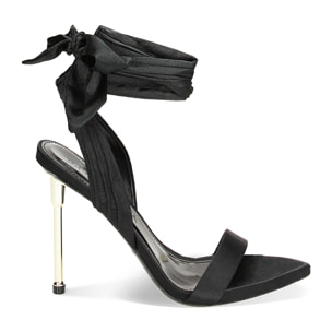 Sandalias con tacón negras en raso