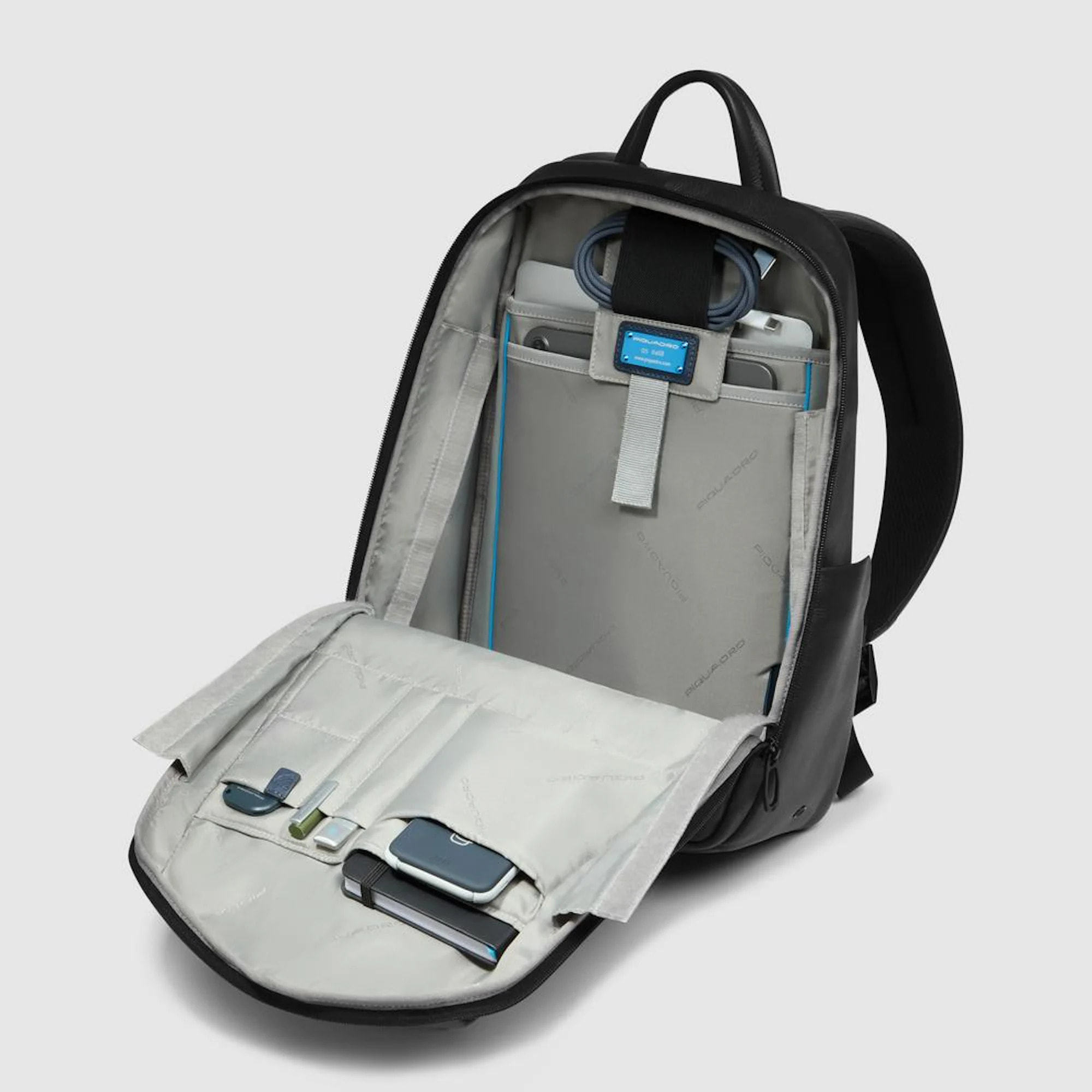 Piquadro Zaino porta pc e iPad® con tasca per Piquadro Smart Tracker, protezioni antiurto e RFID