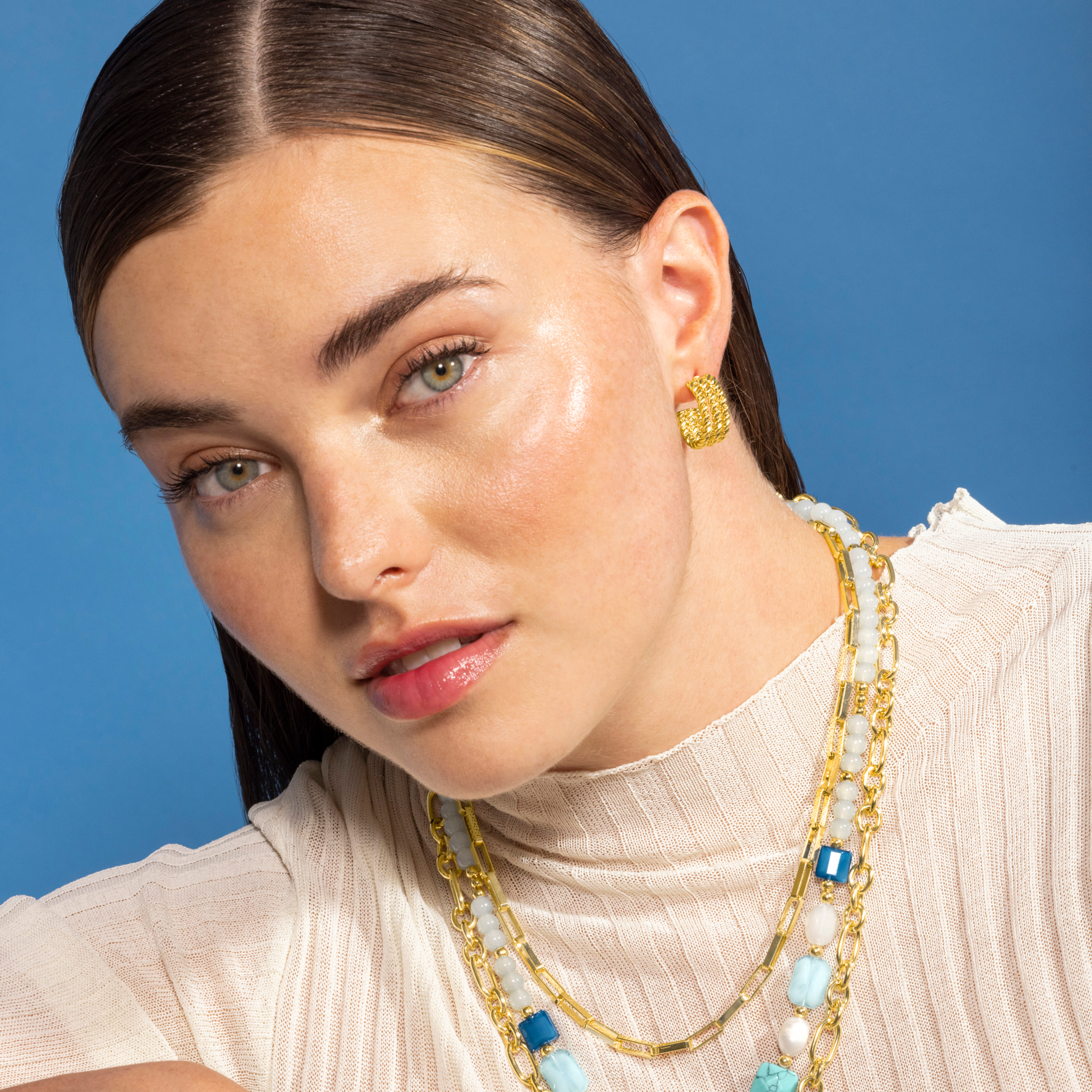 Pendientes acabados en oro amarillo de 18K