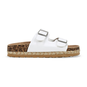 Sandalias planas blancas con suela de corcho y esparto
