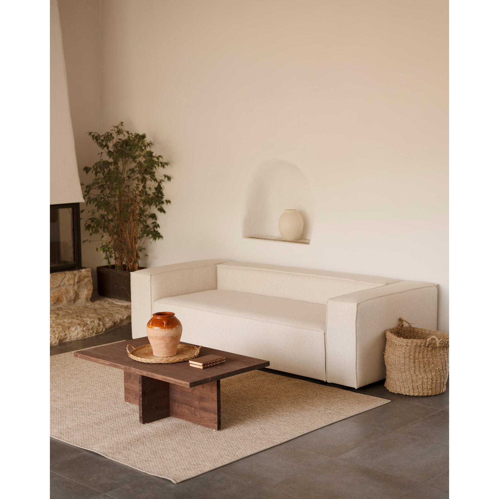 Table basse en bois massif ton noyer de 120x70cm Hauteur: 40 Longueur: 120 Largeur: 70