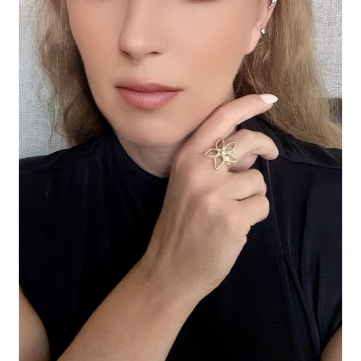 Anillo Irregular Blom dorado chapado latón