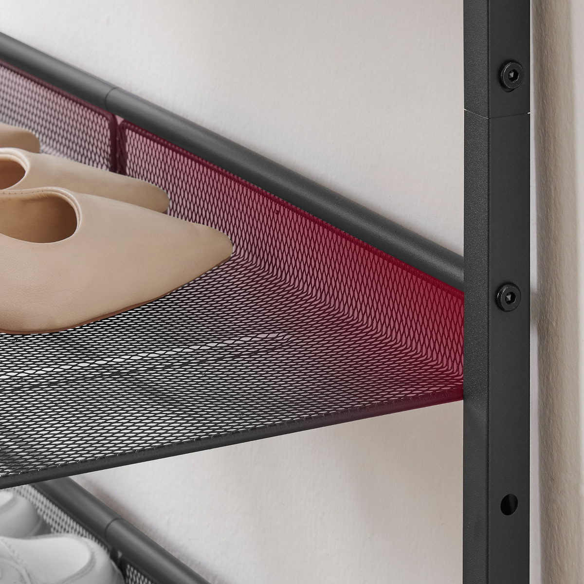 Scarpiera moderna Oskar in rovere e metallo nero