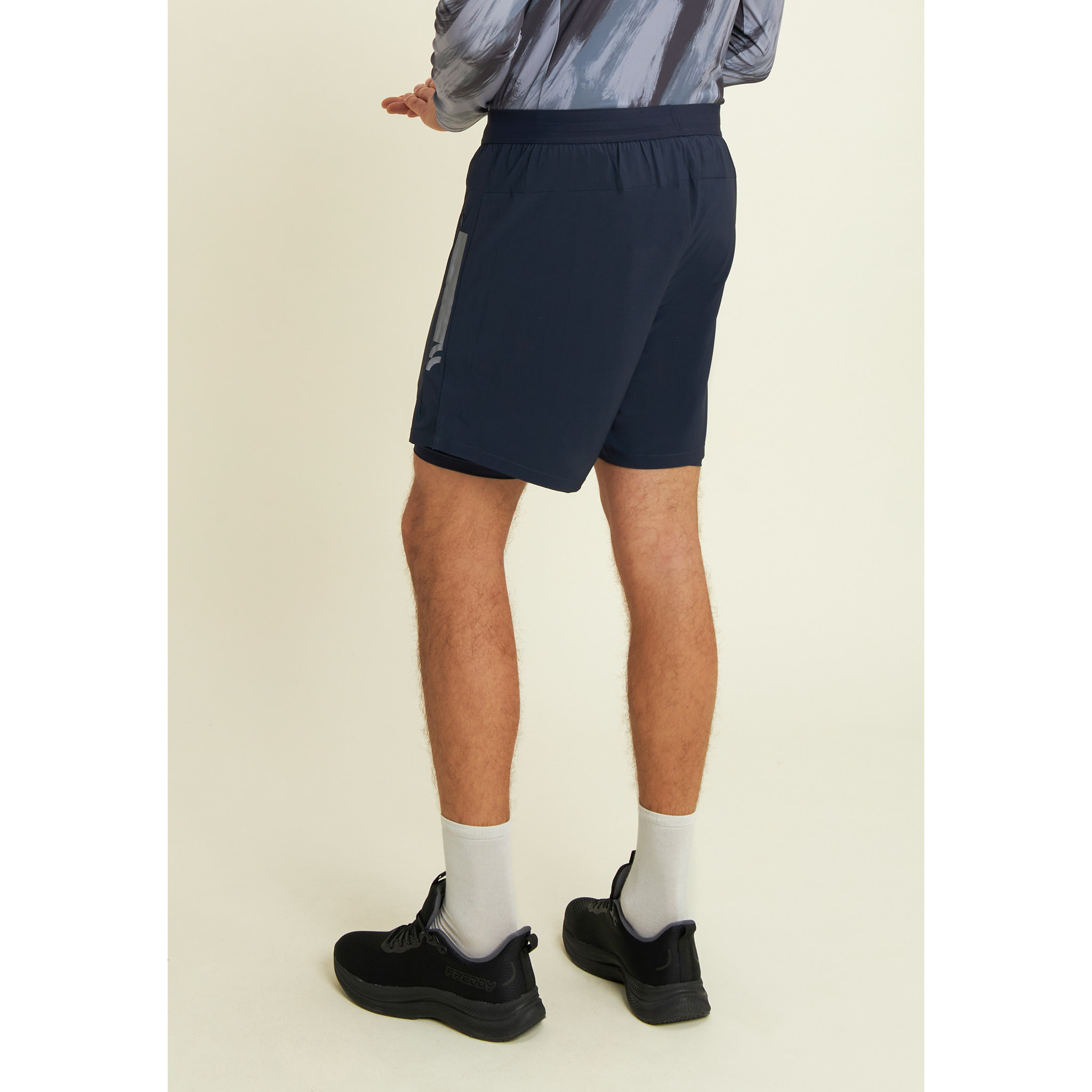 Pantaloni corti slim con grafica e spacchi laterali