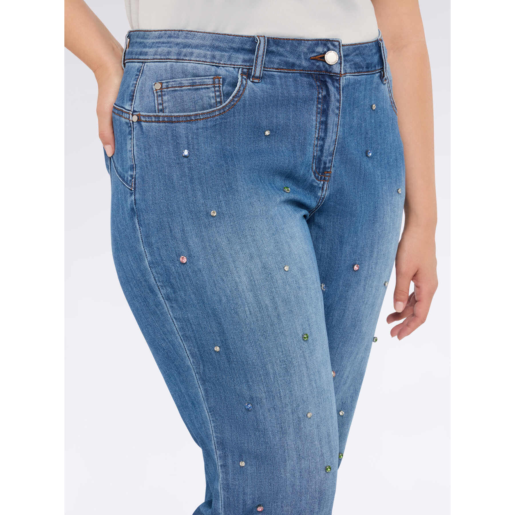 Fiorella Rubino - Jeans cortos con aplicaciones de estrás - Light - blue