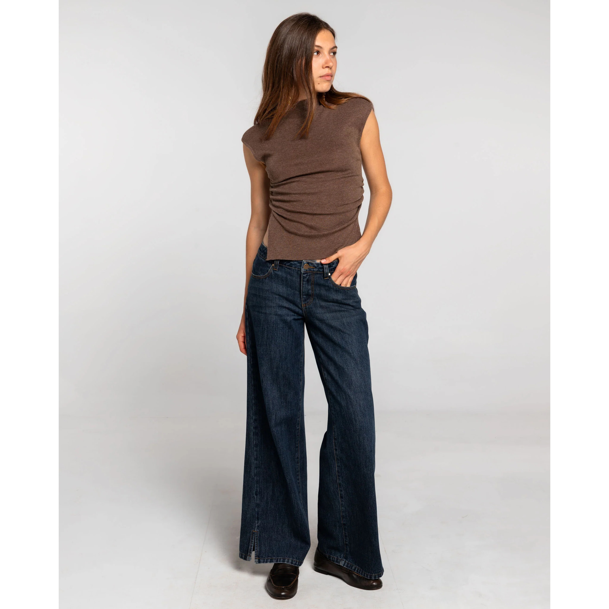 Top de punto sin mangas con frunces laterales de mujer