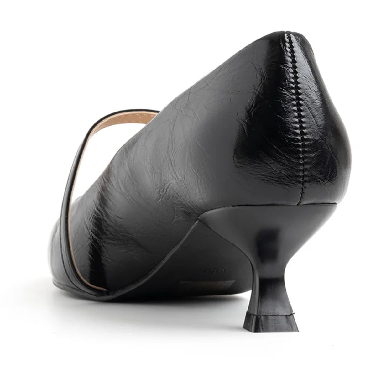 Decolleté a punta con cinturino diagonale - NERO