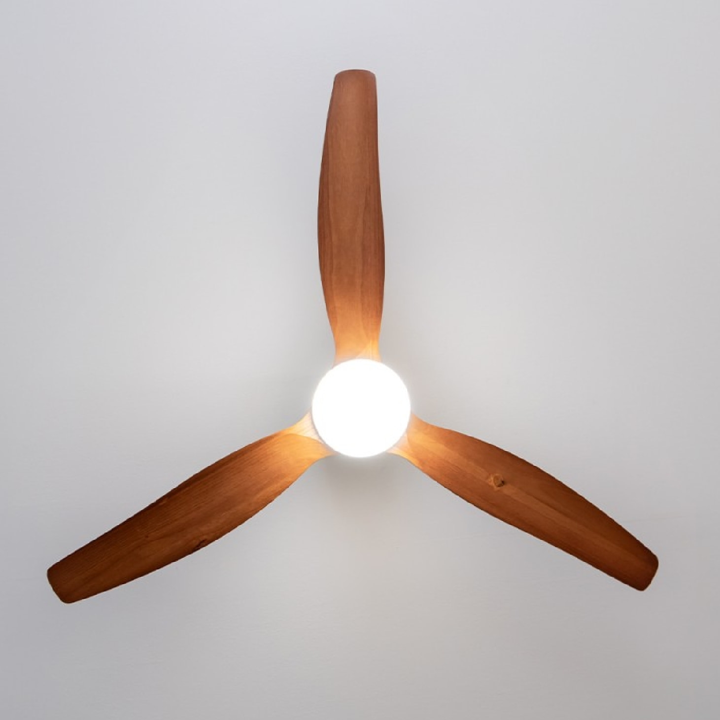Cecotec Ventilatore da soffitto con luce EnergySilence Aero 5600 Aqua IronDarkWo