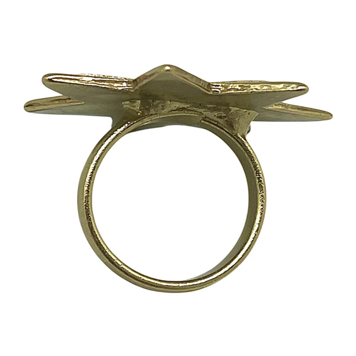 Anillo estrella relieve dorado chapado 10µ latón. Diseño Gloria Mago