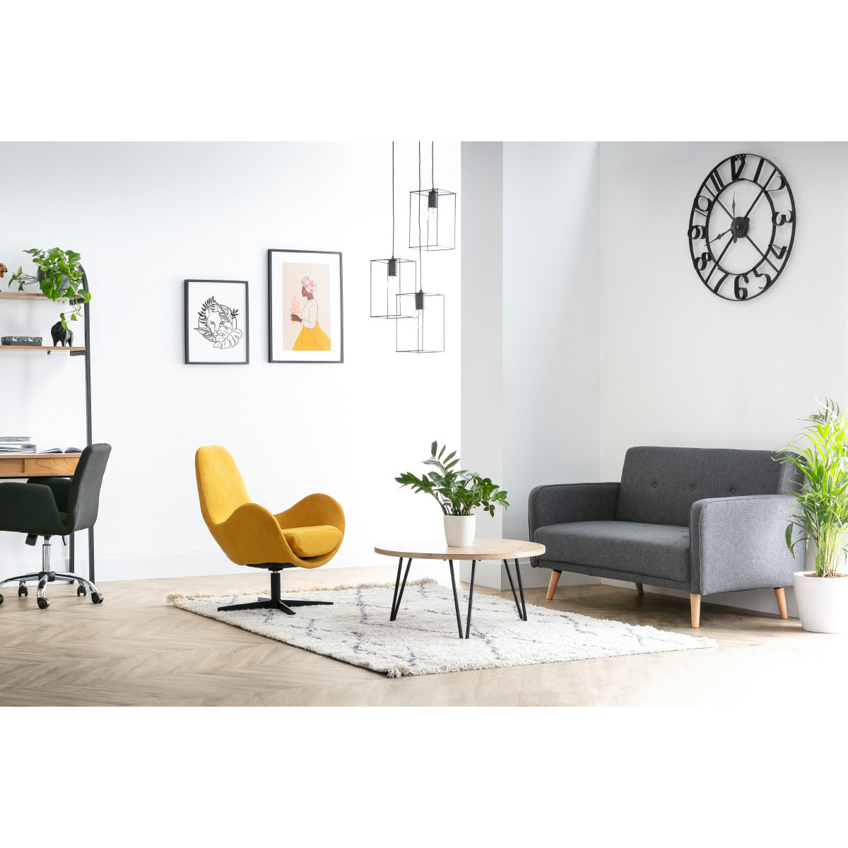 Canapé scandinave 2 places en tissu gris foncé et bois clair ULLA