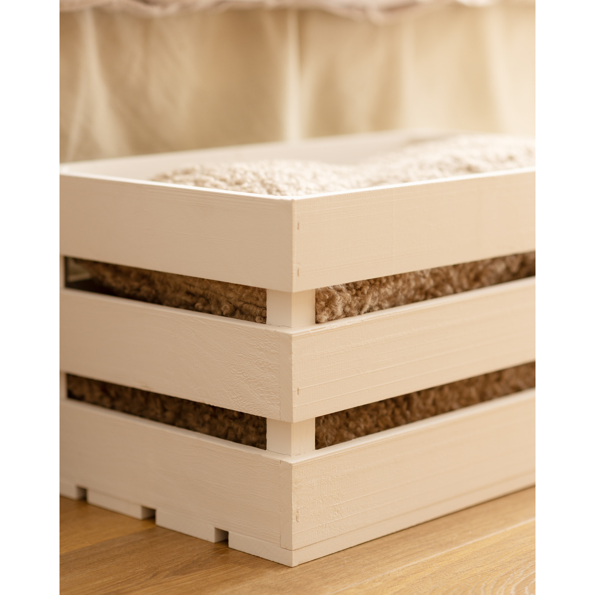 Caja de madera maciza en tono blanco grande Alto: 25.5 Largo: 49 Ancho: 29.5