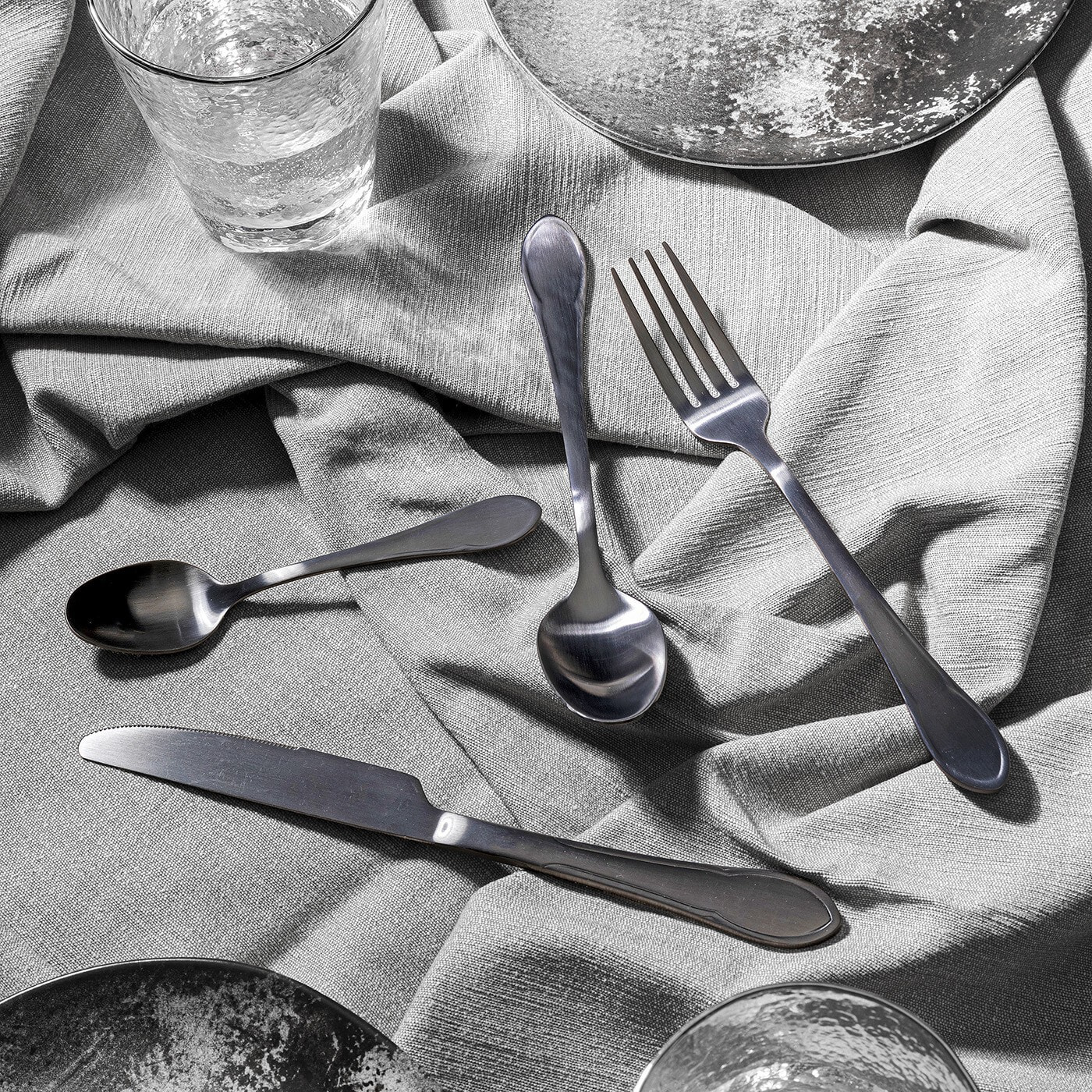 Couverts Cucina 16 pièces noirs Kare Design