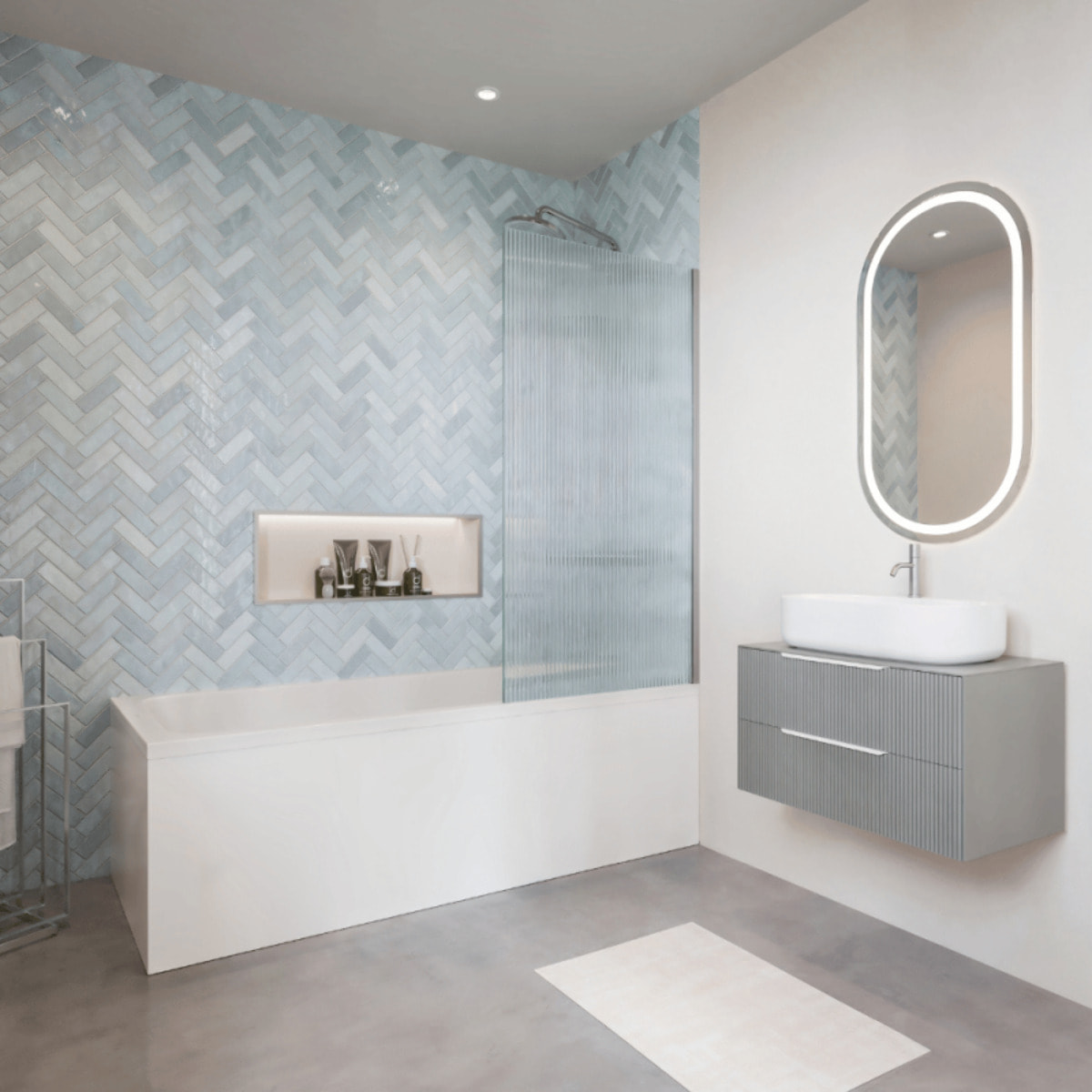 Baignoire droite VILLEROY ET BOCH Collaro Blanc mat  vidage et trop plein chrome + Pare bain  AURYS Raywall