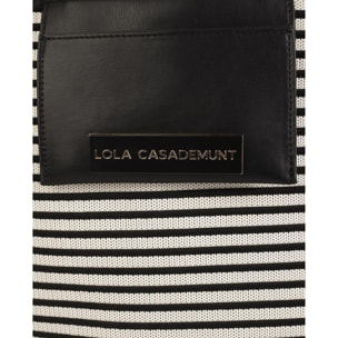 Shopper in tessuto a righe abbinato a un effetto pelle.