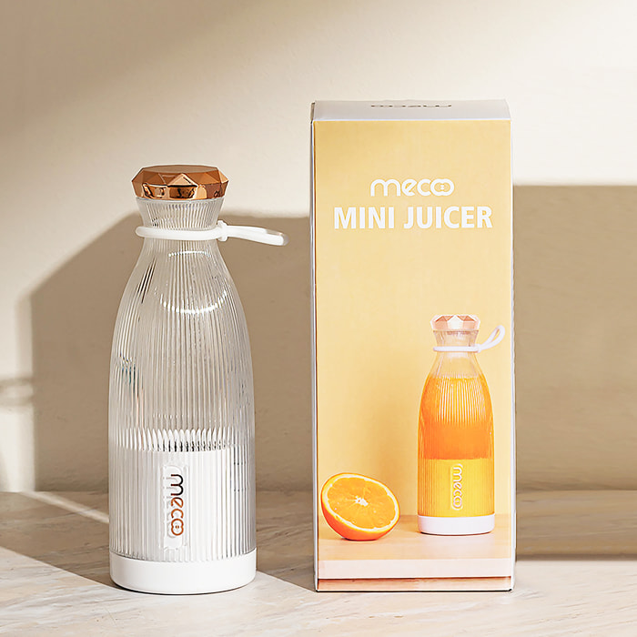 Frullatore portatile Z0317 con capacità di 350ml. Con batteria ricaricabile da 1200mAh e design portatile ideale per l'uso quotidiano.