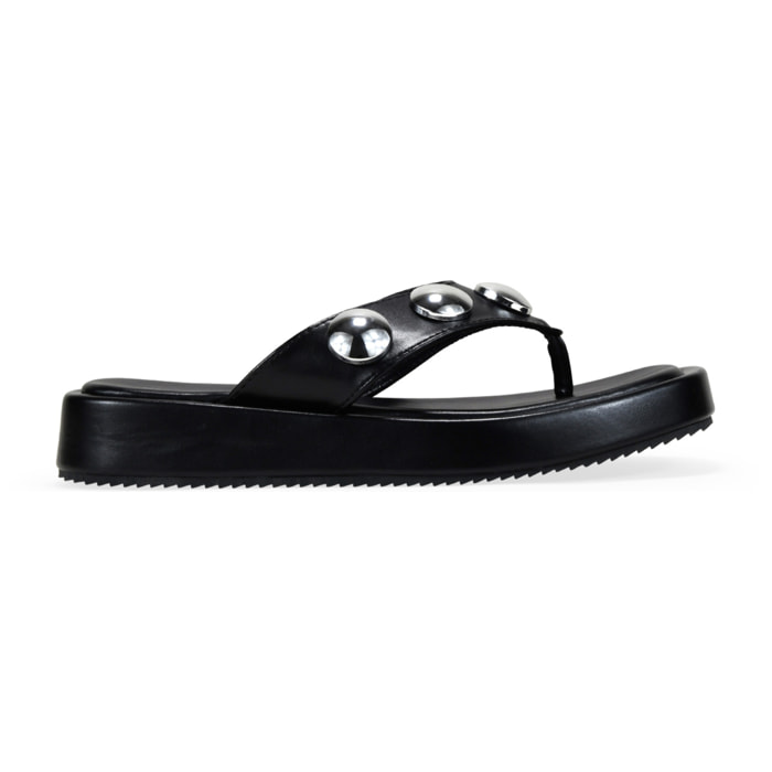 Sandalias de dedo negras con tachuelas