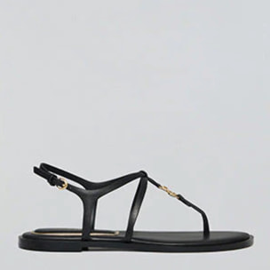 Sandalia de tiras Bianca negra con detalle metálico