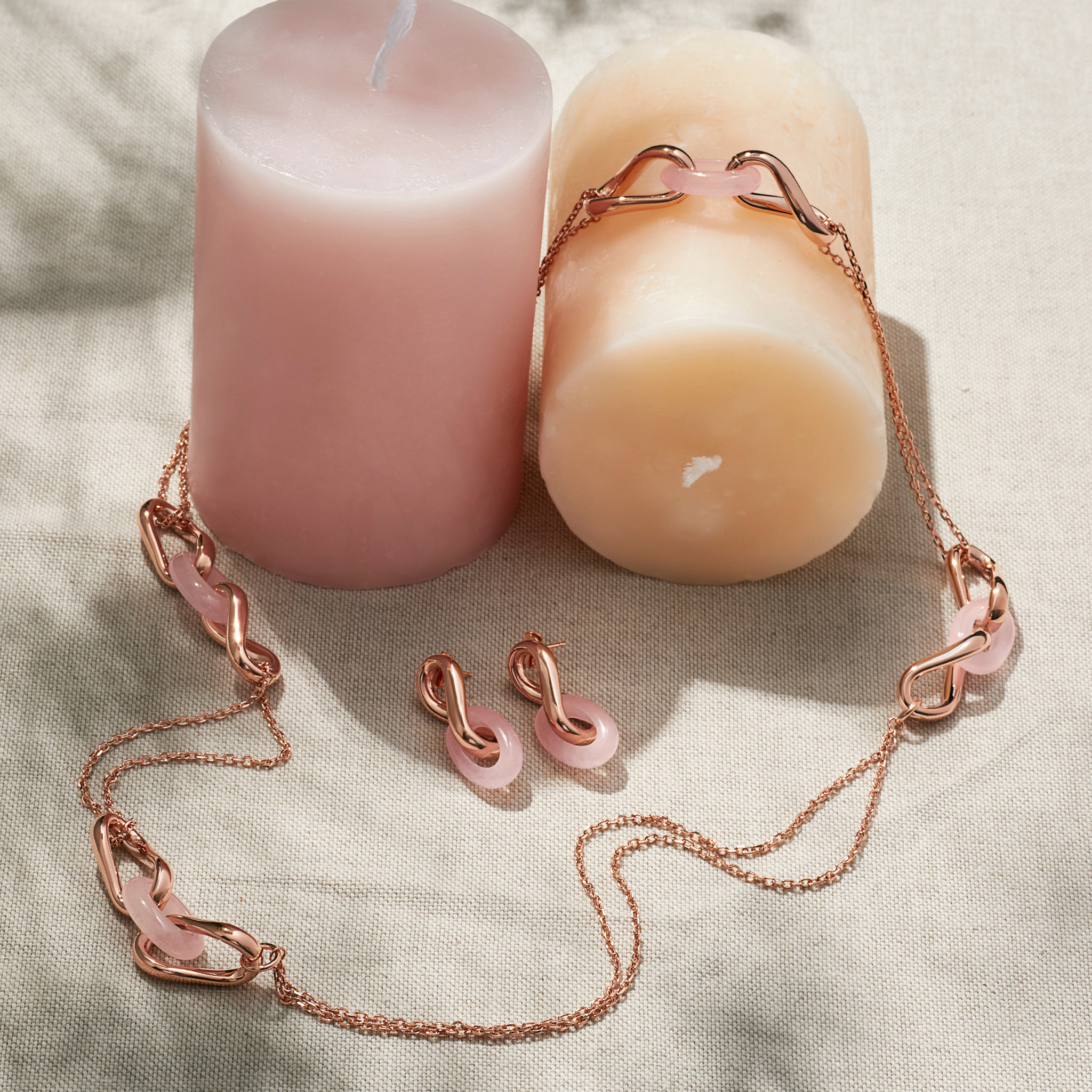 Collana Lunga con Station di Maglie Intrecciate e Pietra Naturale Quarzo Rosa