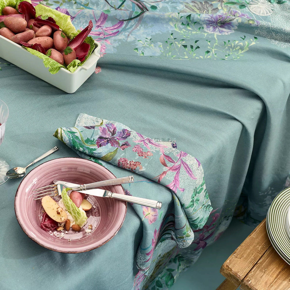 Serviette lin & coton lavé 150 g/m² imprimé bleu violet Ombres boisees givre