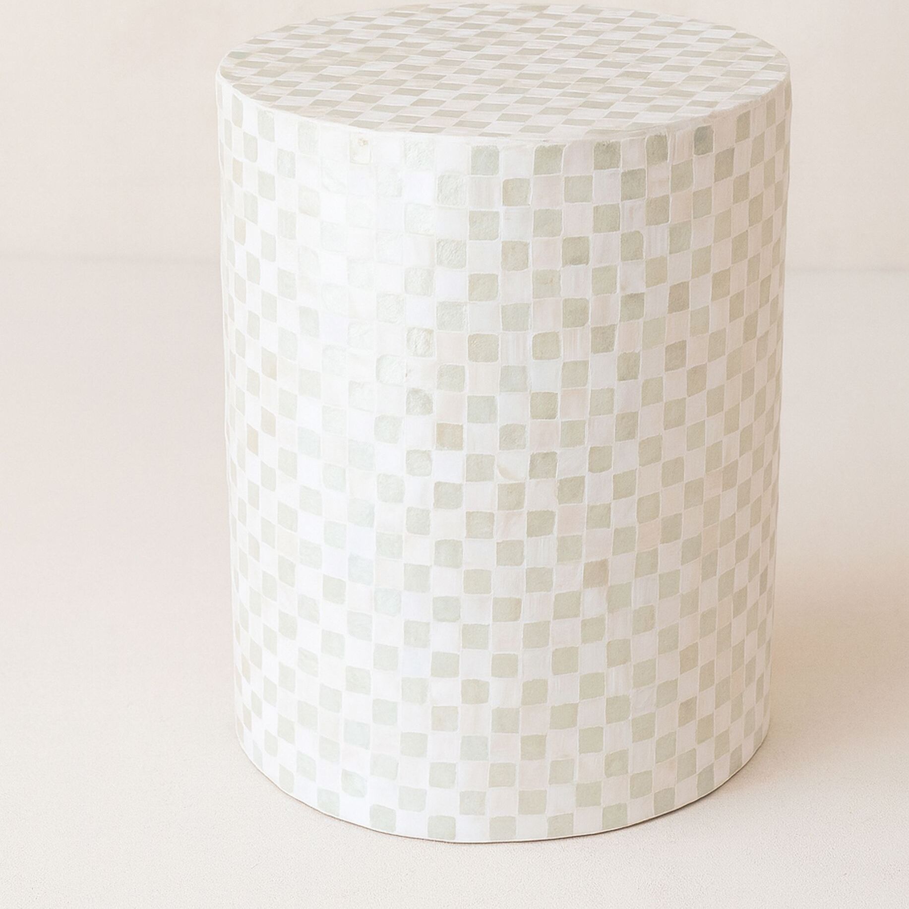 Table d'appoint en coquille de capiz verte ZINA